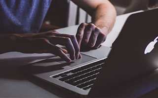 爱游戏全站注册-_马拉松赛道安全措施升级，确保运动员顺利完赛_，马拉松安全管理规定